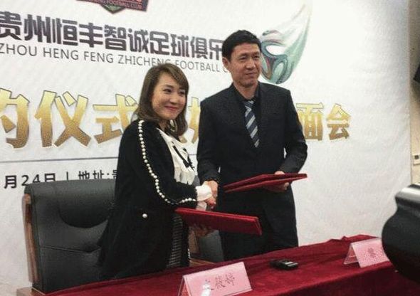 两女跪趴吞吐共侍玉茎